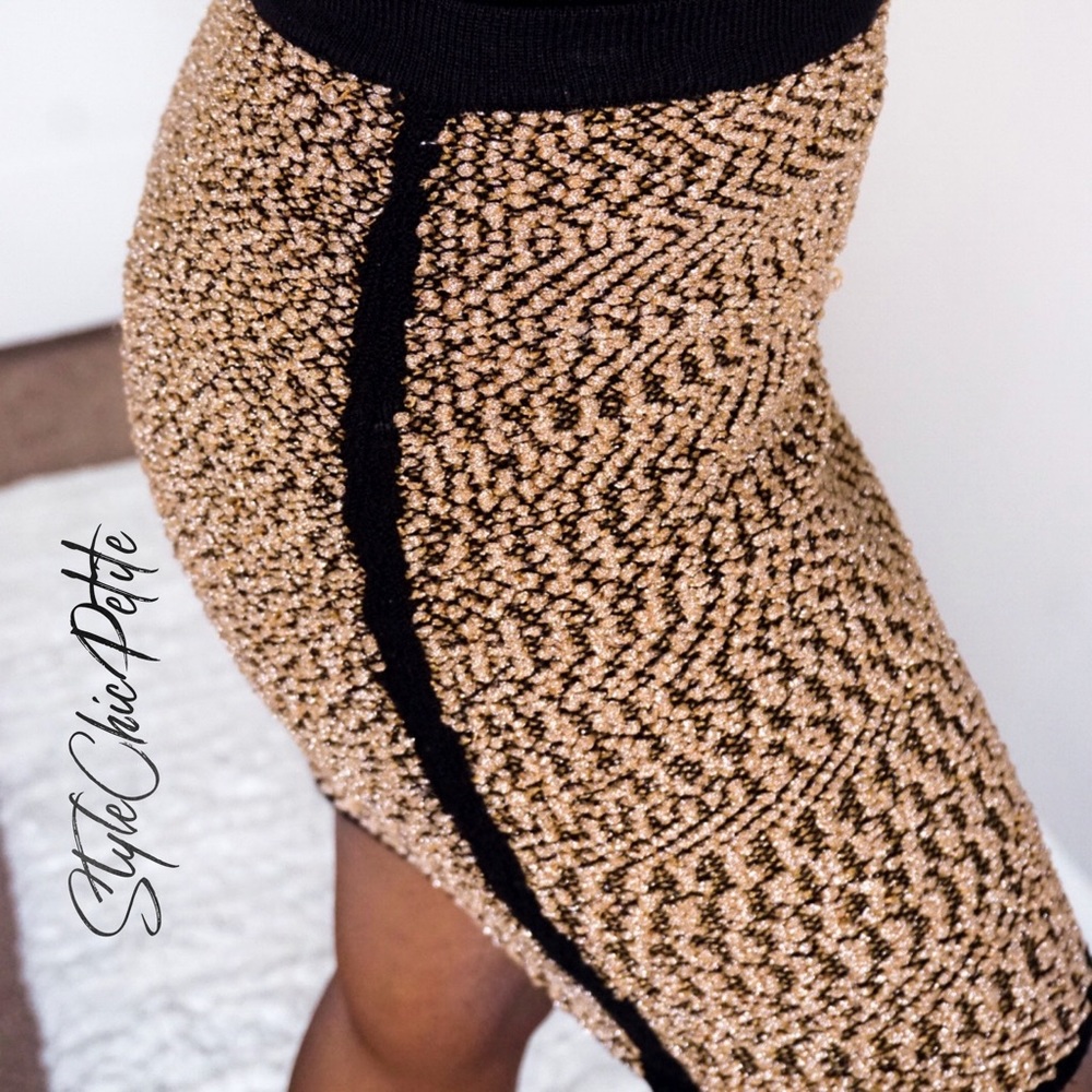 CARMEN Marc Valvo Tan and Black Fitted Mini Skirt Boucle Knit Size XS